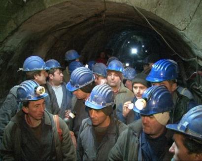 Minerii de la Băiţa care au protestat în subteran îşi primesc salariile